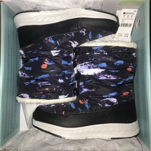 New Kids Size 4 Snow Boots